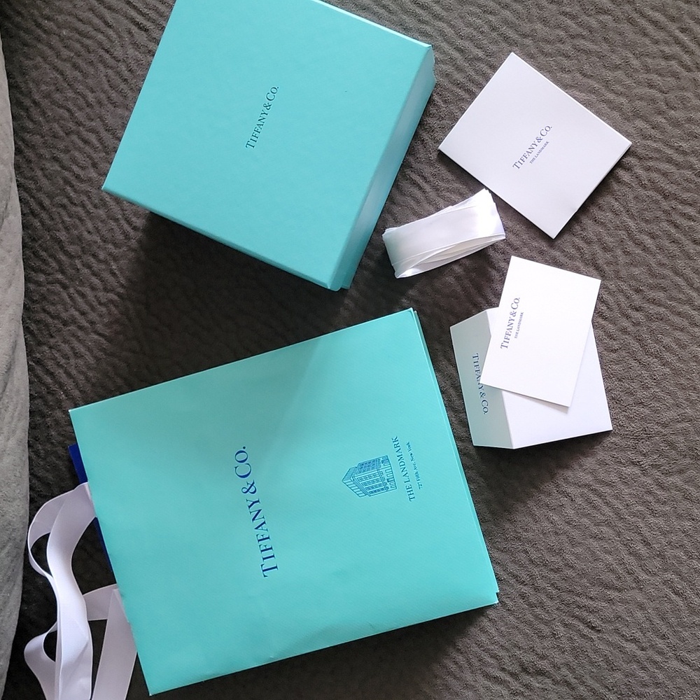Tiffany & Co Accessory Gift Box w card, wrapping paper, ribbon and shopping bag